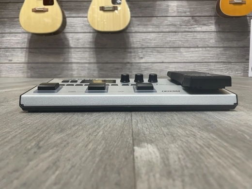 BOSS - GT1B Bass Multi Effect 3