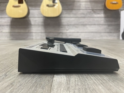 BOSS - GT1B Bass Multi Effect 4