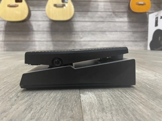BOSS - GT1B Bass Multi Effect 6