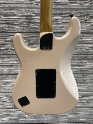 Squier Contemporary Strat Shell Pink 2