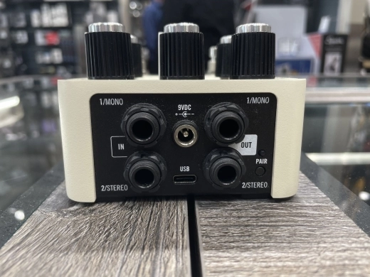 Universal Audio ASTRA Modulation Pedal 5