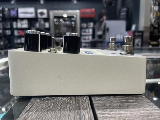 Universal Audio ASTRA Modulation Pedal 2