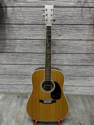 Martin Guitars - D-35 V18