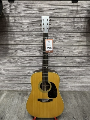 Martin Guitars - D-28