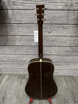 Martin Guitars - D-28 3