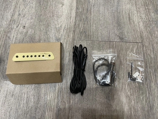 L.R Baggs - LR-M1 Soundhole Pickup 2