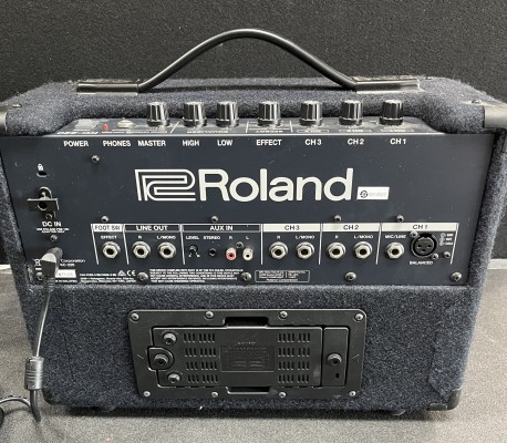 Roland KC-220 30 Watt Battery Powered Stereo Keyboard Amplifier 2