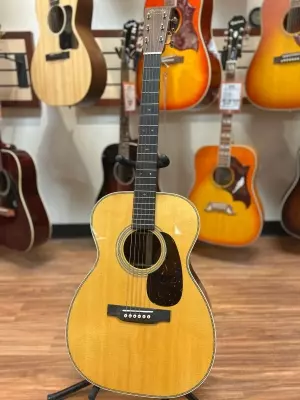 Martin Guitars - 00-28 V18