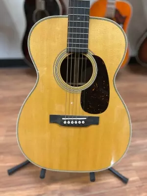 Martin Guitars - 00-28 V18 2