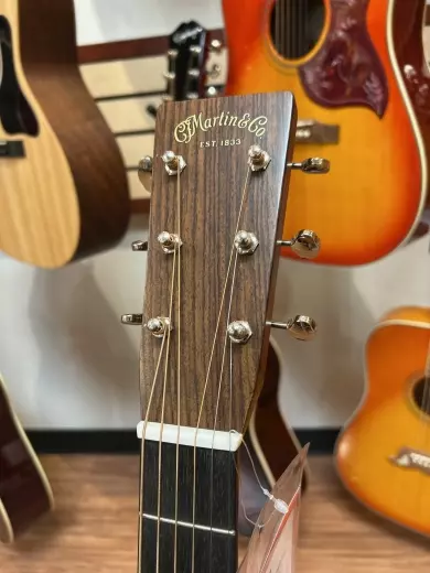 Martin Guitars - 00-28 V18 2