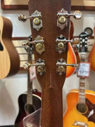 Martin Guitars - 00-28 V18 2