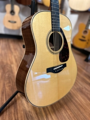 YAMAHA LL26 A.R.E. JUMBO SOLID/ENGL-SPR/B&S W/CASE 2