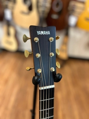 YAMAHA LL26 A.R.E. JUMBO SOLID/ENGL-SPR/B&S W/CASE 3