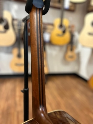 YAMAHA LL26 A.R.E. JUMBO SOLID/ENGL-SPR/B&S W/CASE 6