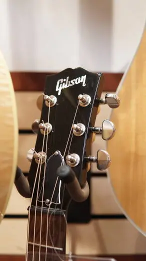 Gibson - J 45 Standard 2