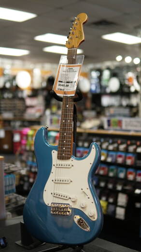 Squier Classic Vibe '60s Stratocaster, Laurel Fingerboard - Lake