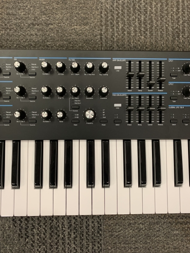 Novation - SUMMIT 5