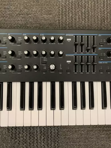 Novation - SUMMIT 5