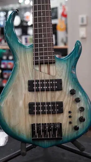 Sire - Marcus Miller M5 - 5 String 2