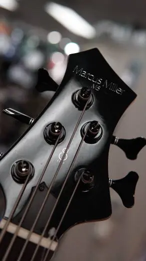 Sire - Marcus Miller M5 - 5 String 2