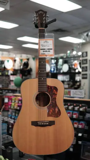 Guild Guitars - DV-4
