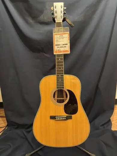 Martin Guitars - HD-35 V18