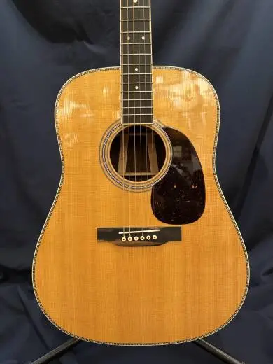 Martin Guitars - HD-35 V18 2
