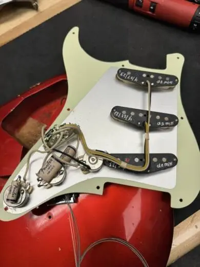 Fender Custom Shop - 58' Strat Faded Aged Candy Apple Red 2