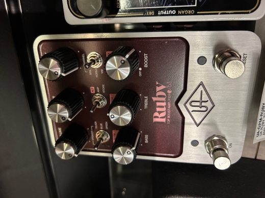Universal Audio UAFX Ruby '63 Top Boost Amplifier Pedal | Long