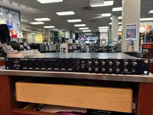 Tascam - US-1641