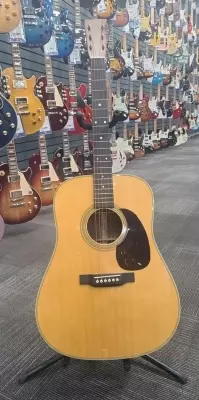 Martin Guitars - D-28 2017