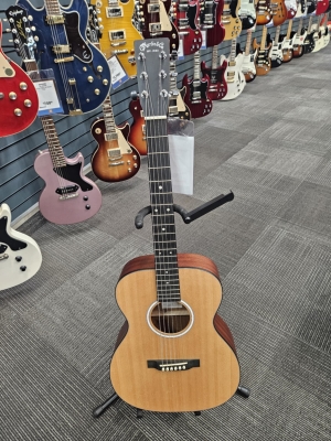 Martin Guitars 000Jr-10 Auditorium Acoustic Guitar W/Gig Bag