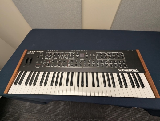Dave Smith Instruments - PROPHET REV2 8