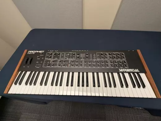 Dave Smith Instruments - PROPHET REV2 8
