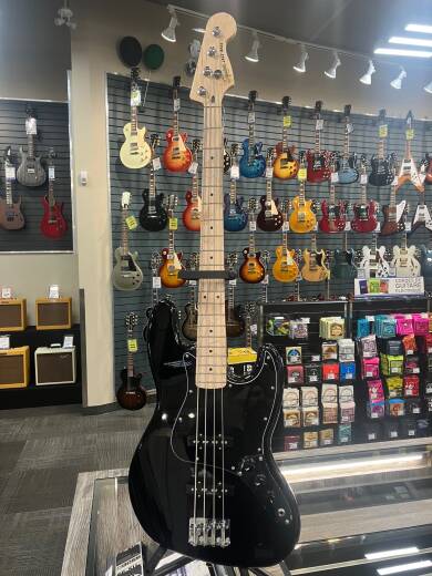 Squier Affinity Series Jazz Bass, Maple Fingerboard - Black