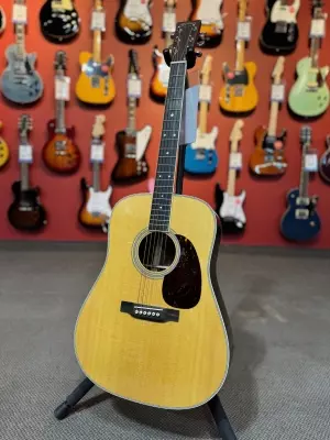 Martin Guitars - D-35 V18