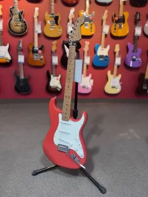 Fender - PLAYER STRAT RST MN FIESTA RED