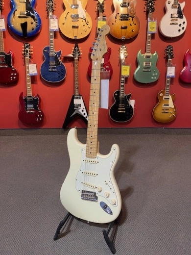 FENDER AM STD STRAT O.WHITE