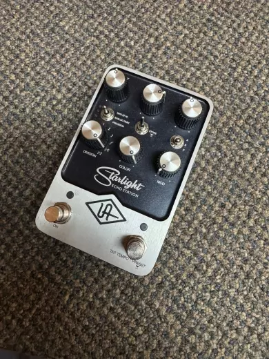 Universal Audio - STARLIGHT DELAY PEDAL