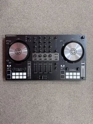 Native Instruments - KONTROL S3