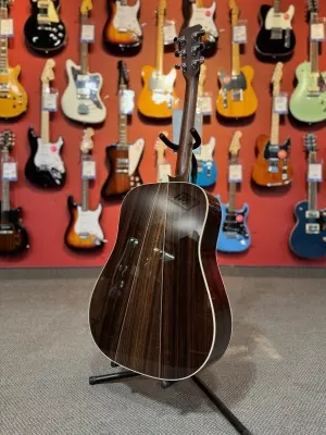 Martin Guitars - D-35 V18 2
