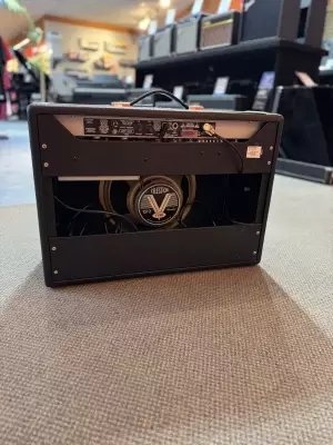 Fender - 68 CUSTOM DELUXE REVERB 2