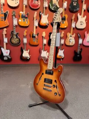 Squier - AFF STARCASTER DLX SSBT