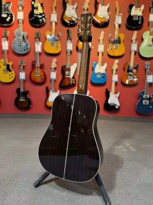 Martin Guitars - D-41 V18 2