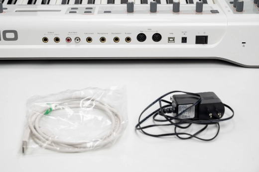 M-AUDIO - Venom 49 Key Virtual Analog Synthesizer 2