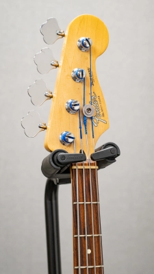 Fender - Jazz Bass w/ Hard Case 3