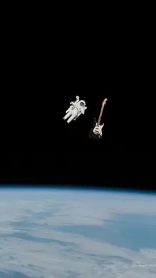 Fender Nebula Noir 70th Anniversary Strat 2