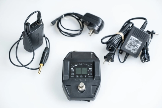 Shure - GLXD-16 Digital Wireless Guitar Pedal System w/WA305 Cable
