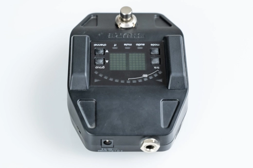 Shure - GLXD-16 Digital Wireless Guitar Pedal System w/WA305 Cable 2