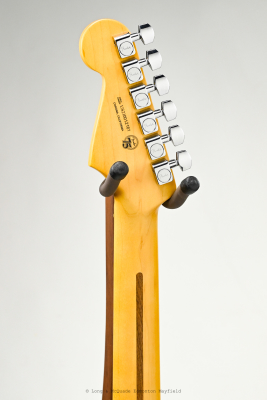 Fender - American Professional II Stratocaster, Rosewood Fingerboard - 3-Colour Sunburst 5